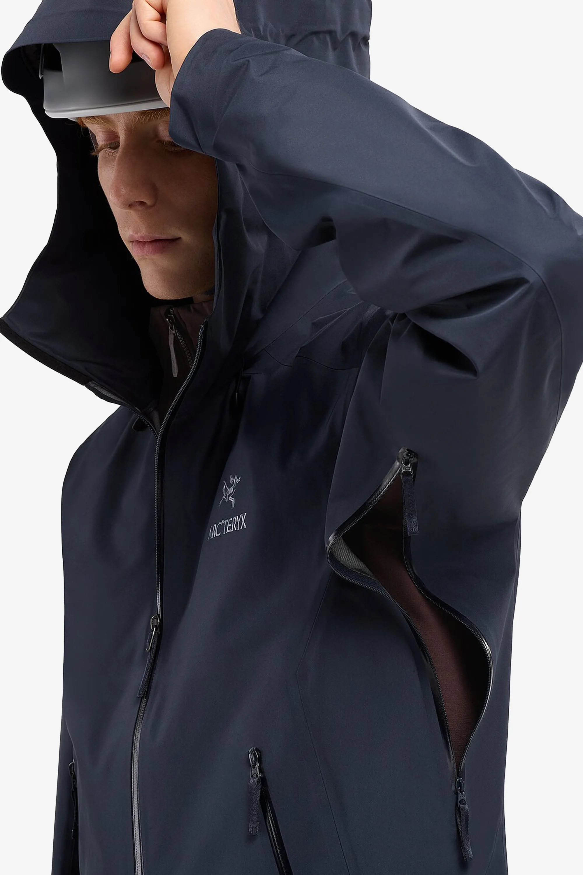 Arc'teryx Men's Beta LT Jacket in Black Sapphire