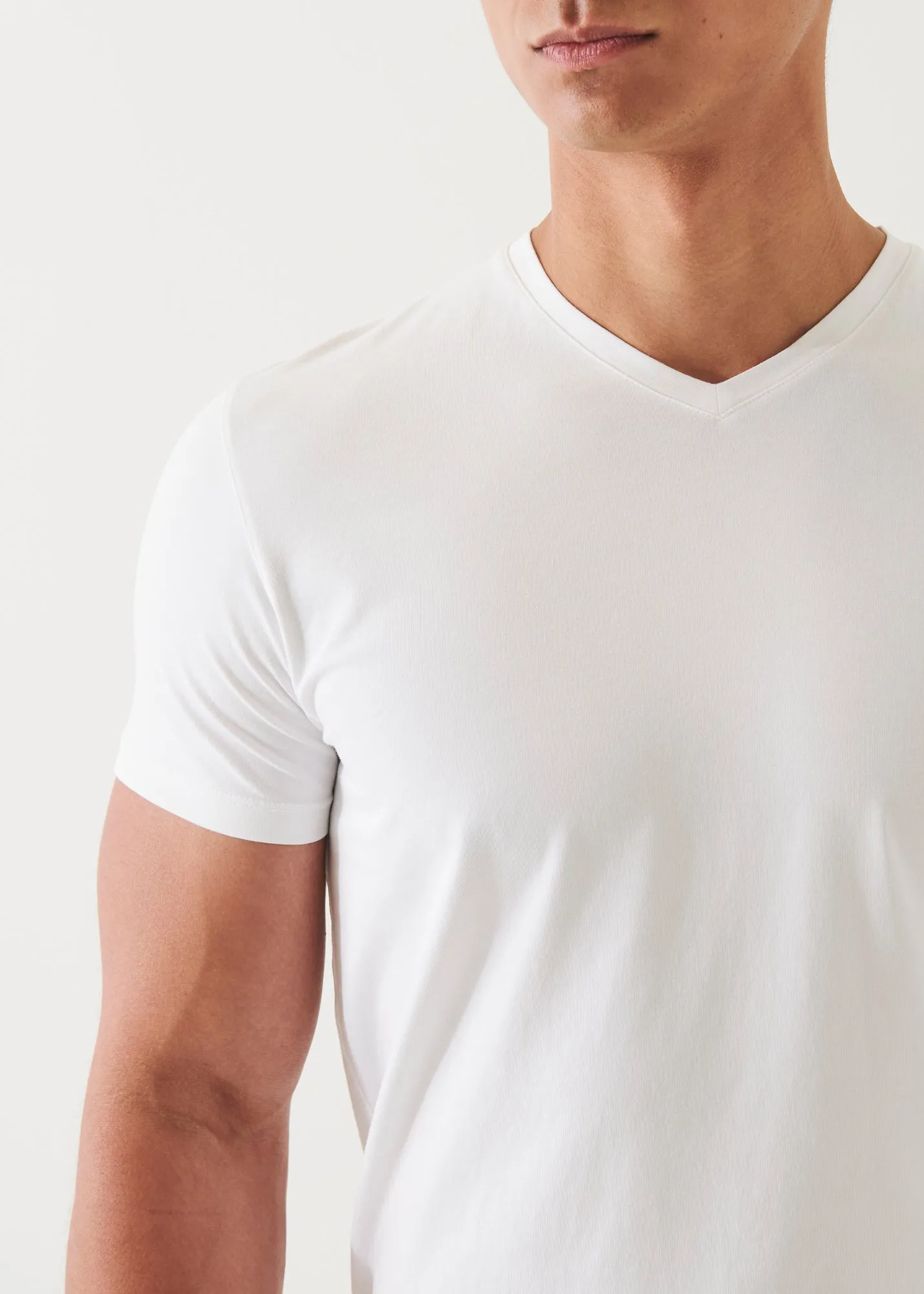 PIMA COTTON STRETCH V-NECK T-SHIRT