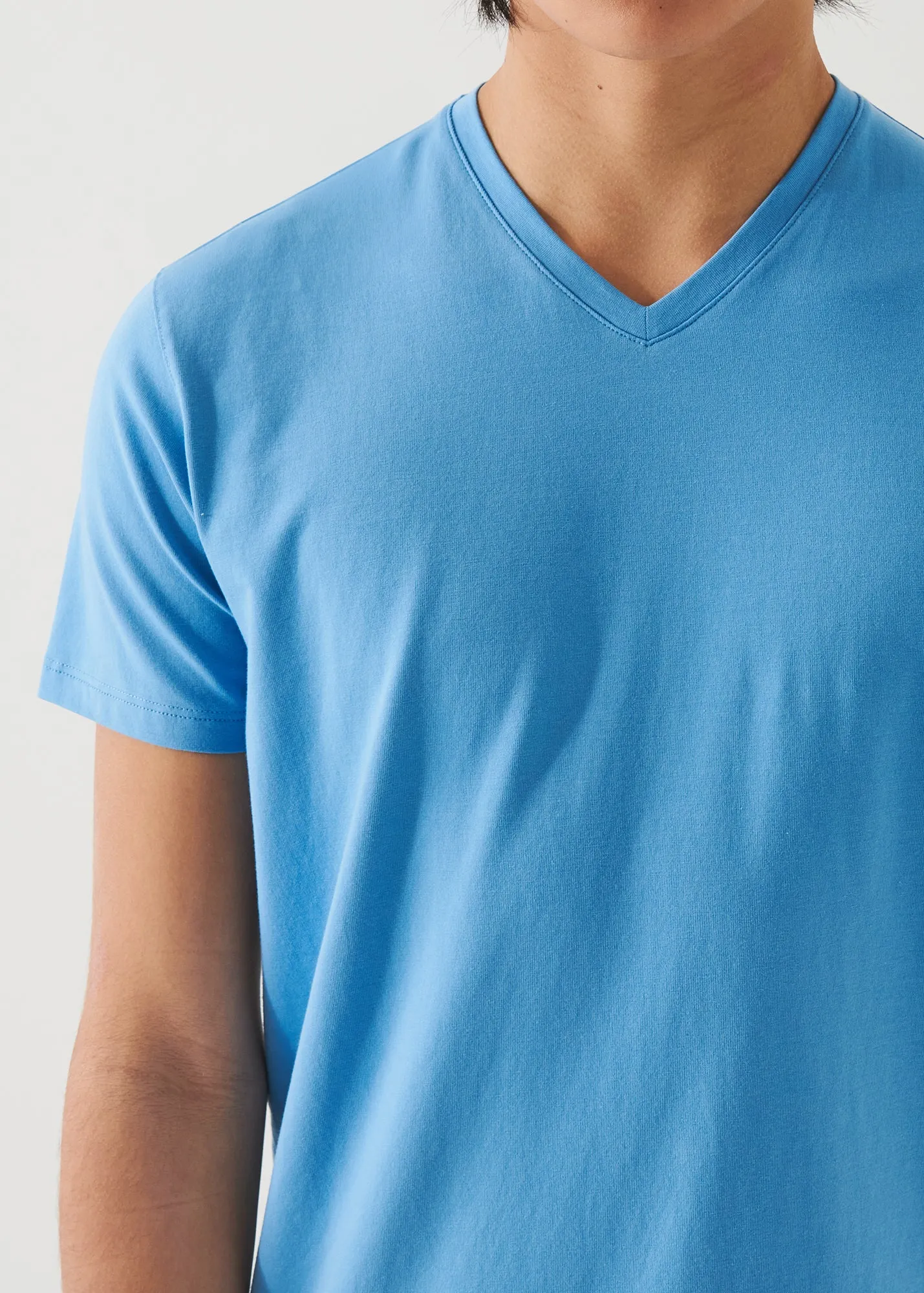 PIMA COTTON STRETCH V-NECK T-SHIRT