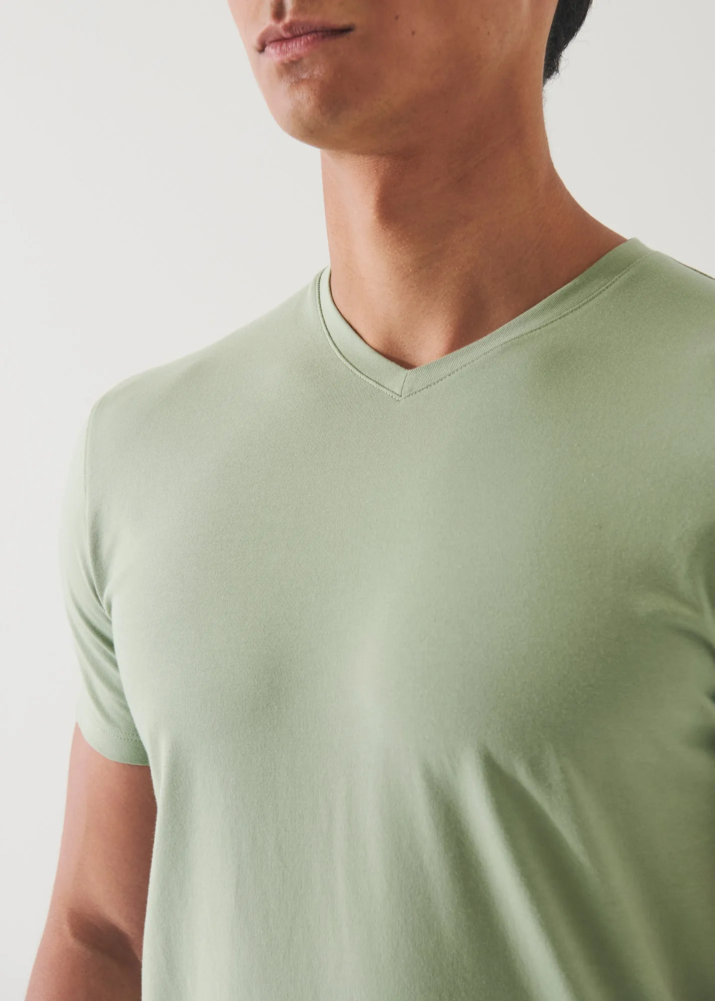 PIMA COTTON STRETCH V-NECK T-SHIRT