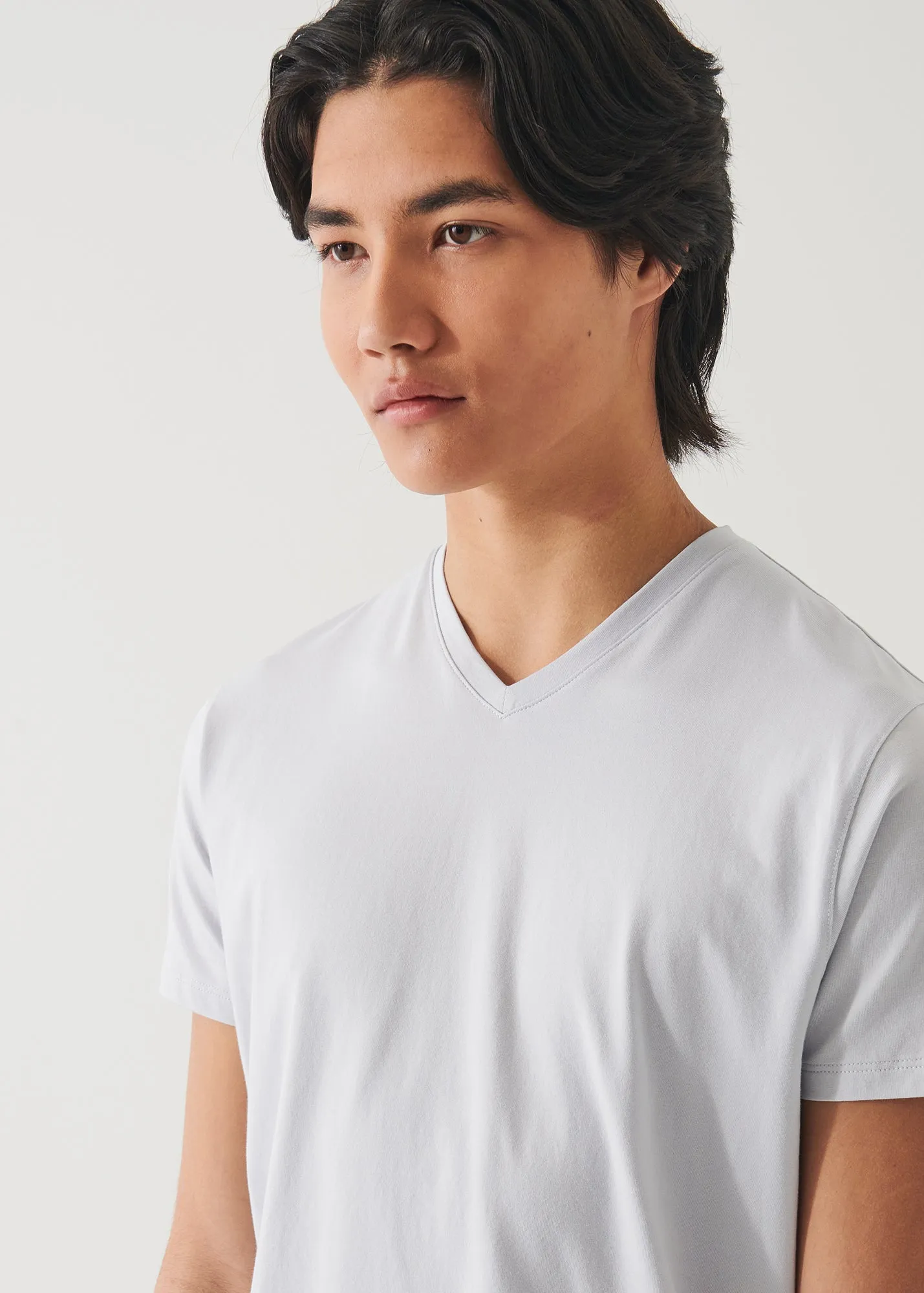 PIMA COTTON STRETCH V-NECK T-SHIRT