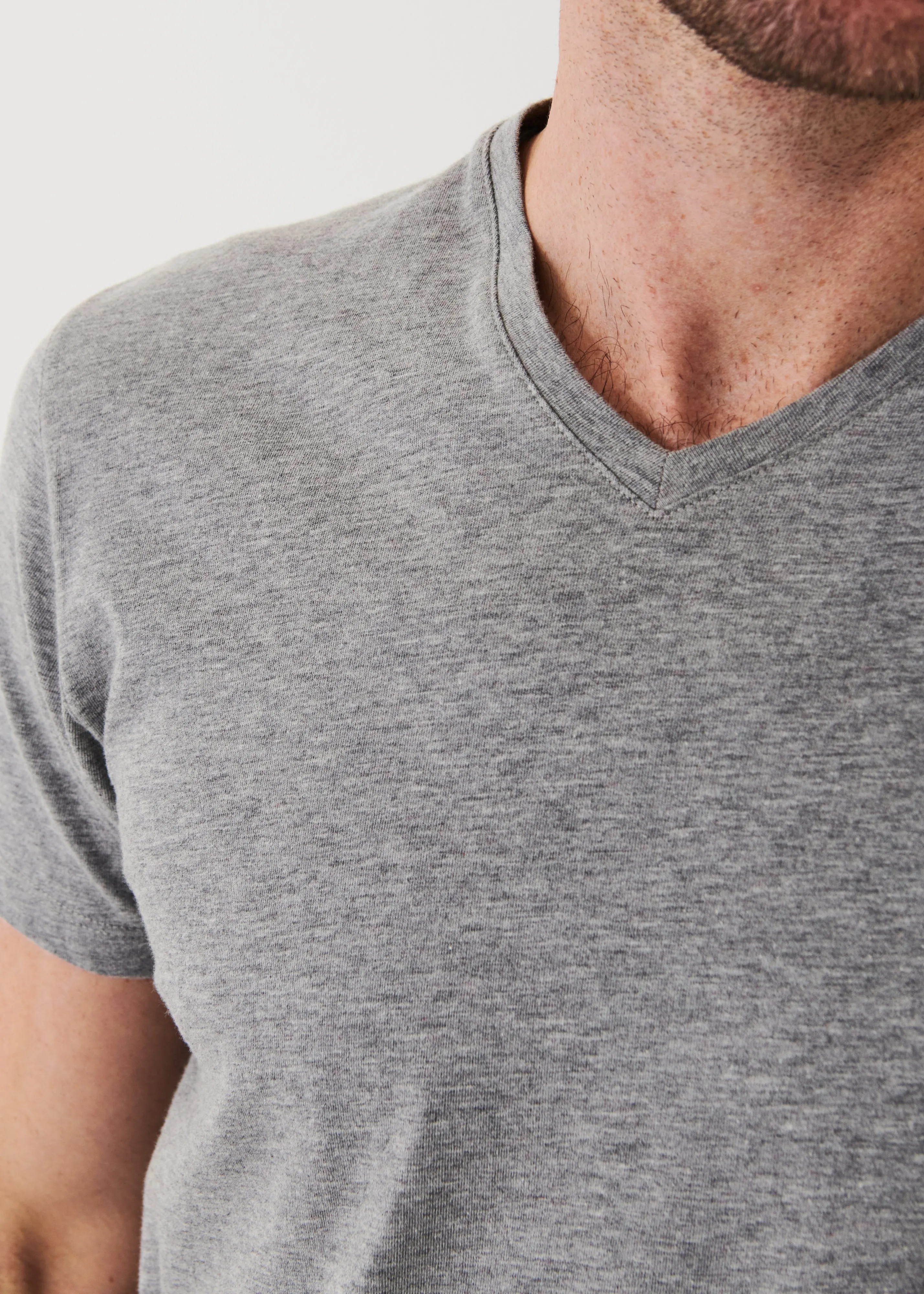 PIMA COTTON STRETCH V-NECK T-SHIRT