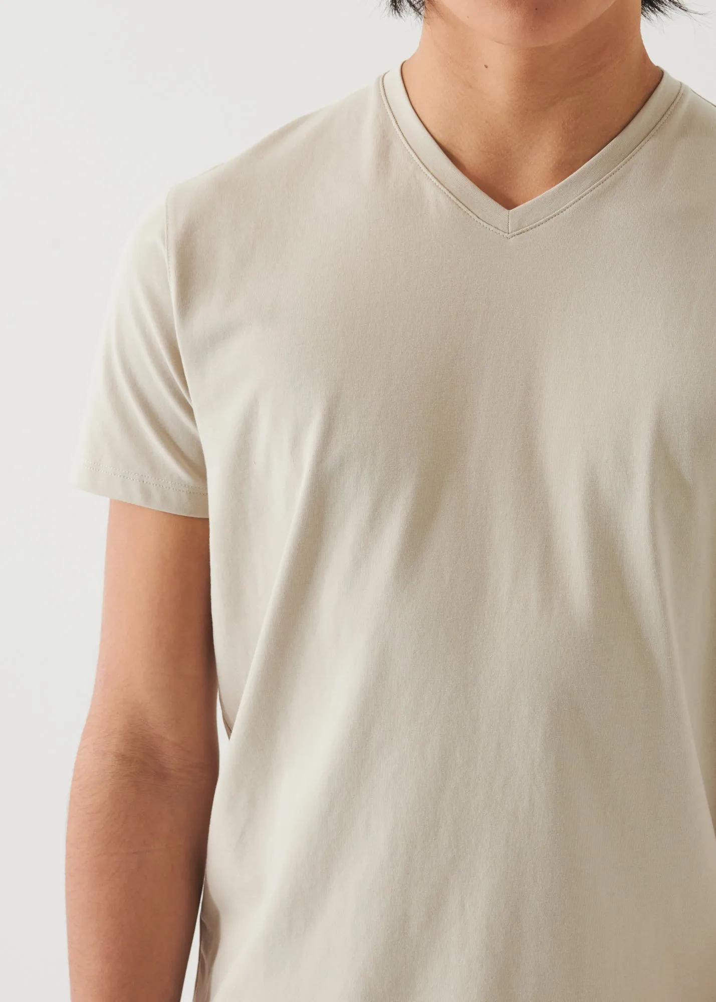 PIMA COTTON STRETCH V-NECK T-SHIRT