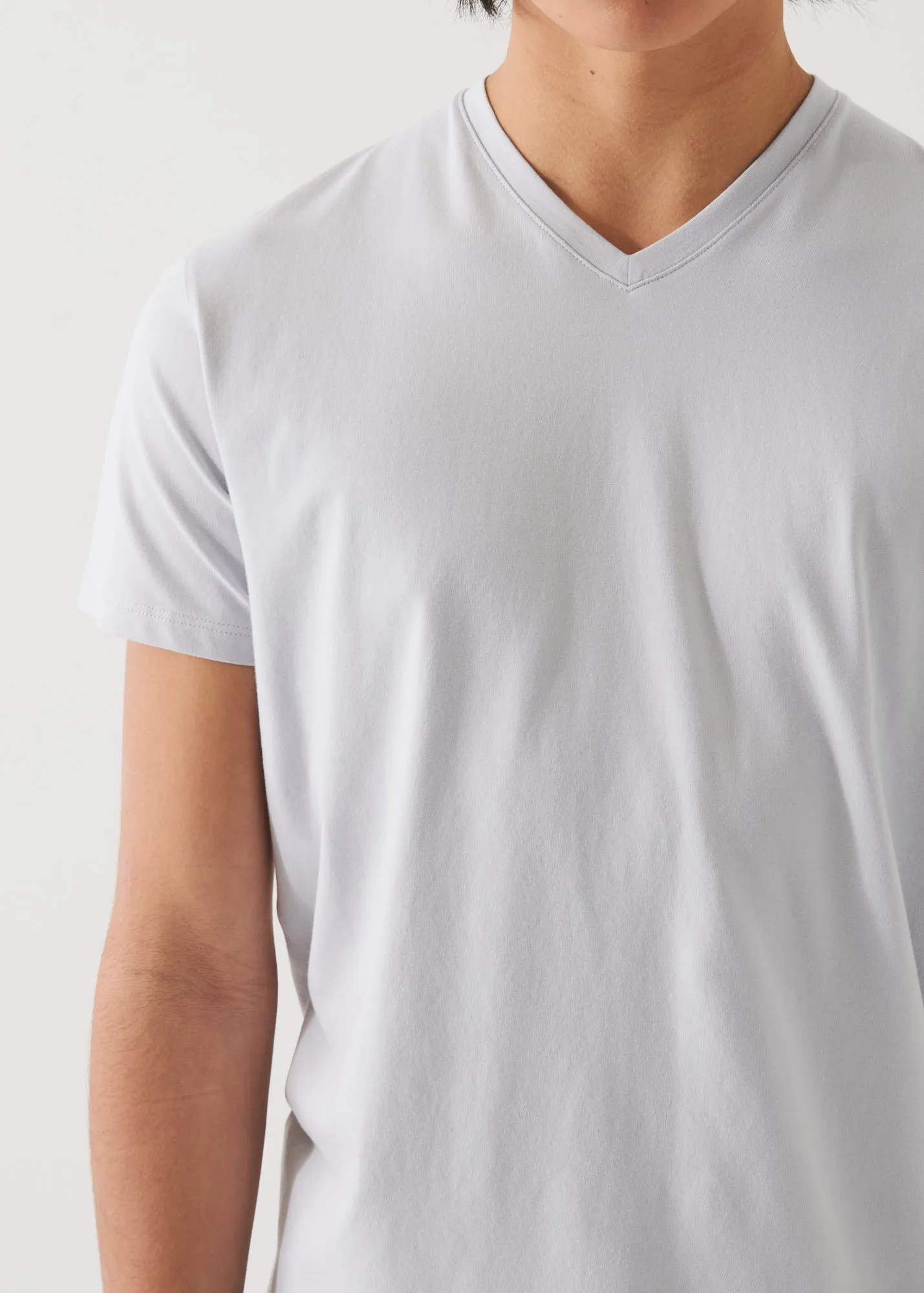 PIMA COTTON STRETCH V-NECK T-SHIRT