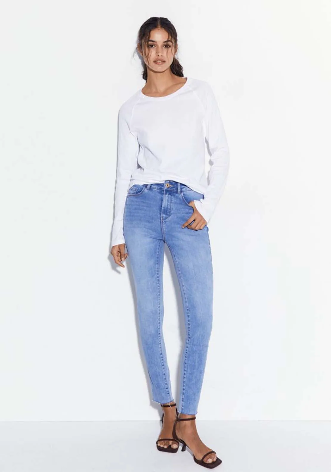 Ultra Slim High Rise Short Jeans